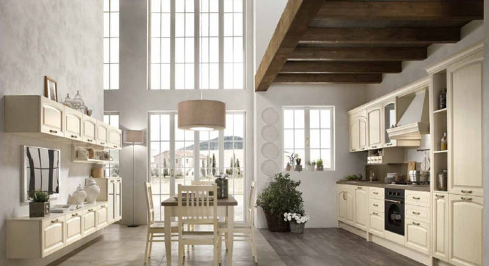 Küche Mida in Creme unter sichtbaren Balken